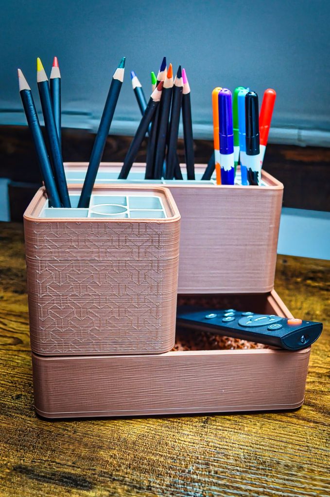 Organizator modular de birou DOMS cu design geometric și compartimentare personalizabilă
